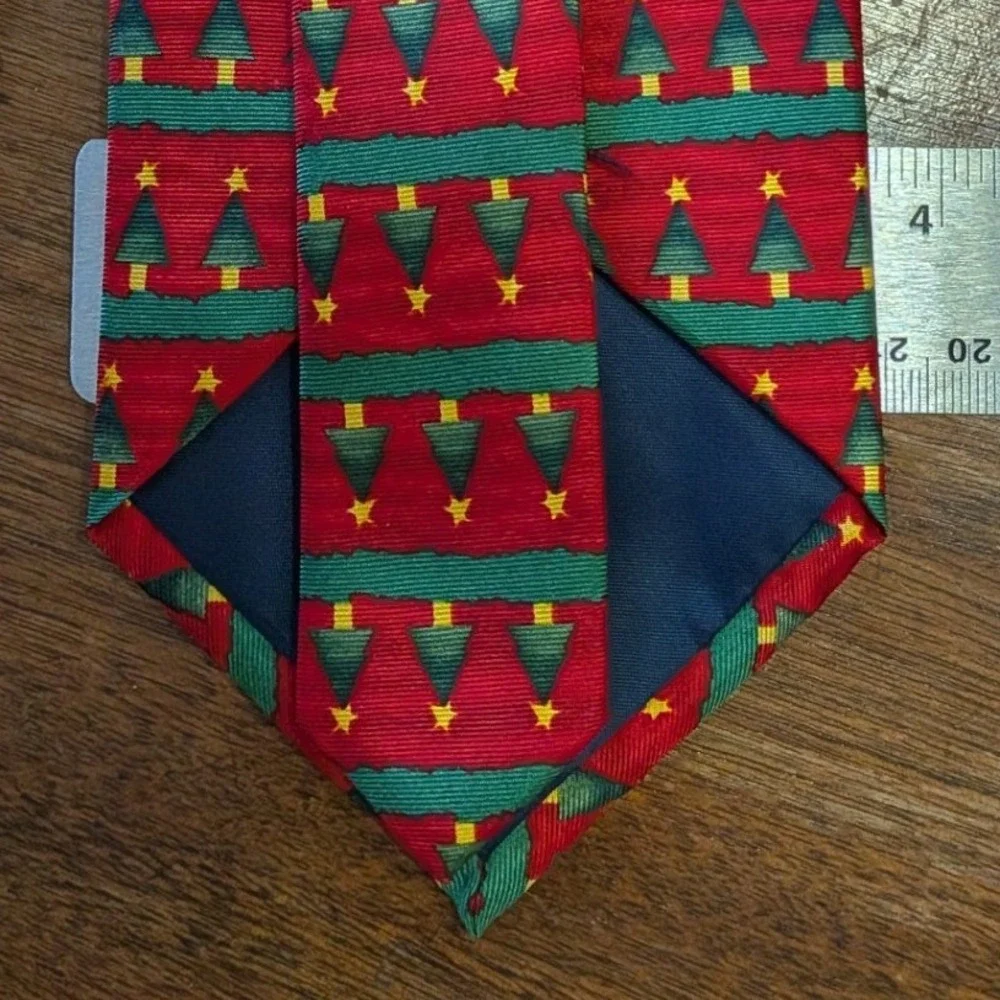 ALynn $70 Christmas‎ Tree Farm Necktie Red Green Holiday Festive Silk Tie
